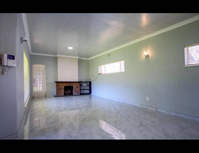 4 BEDROOM PROPERTY TO RENT IN MONTGOMERY PARK